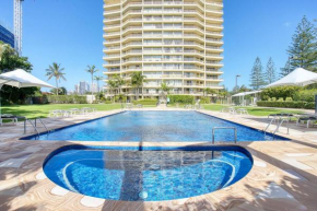 Retro Main Beach Hidden Gem with Waterfront Views